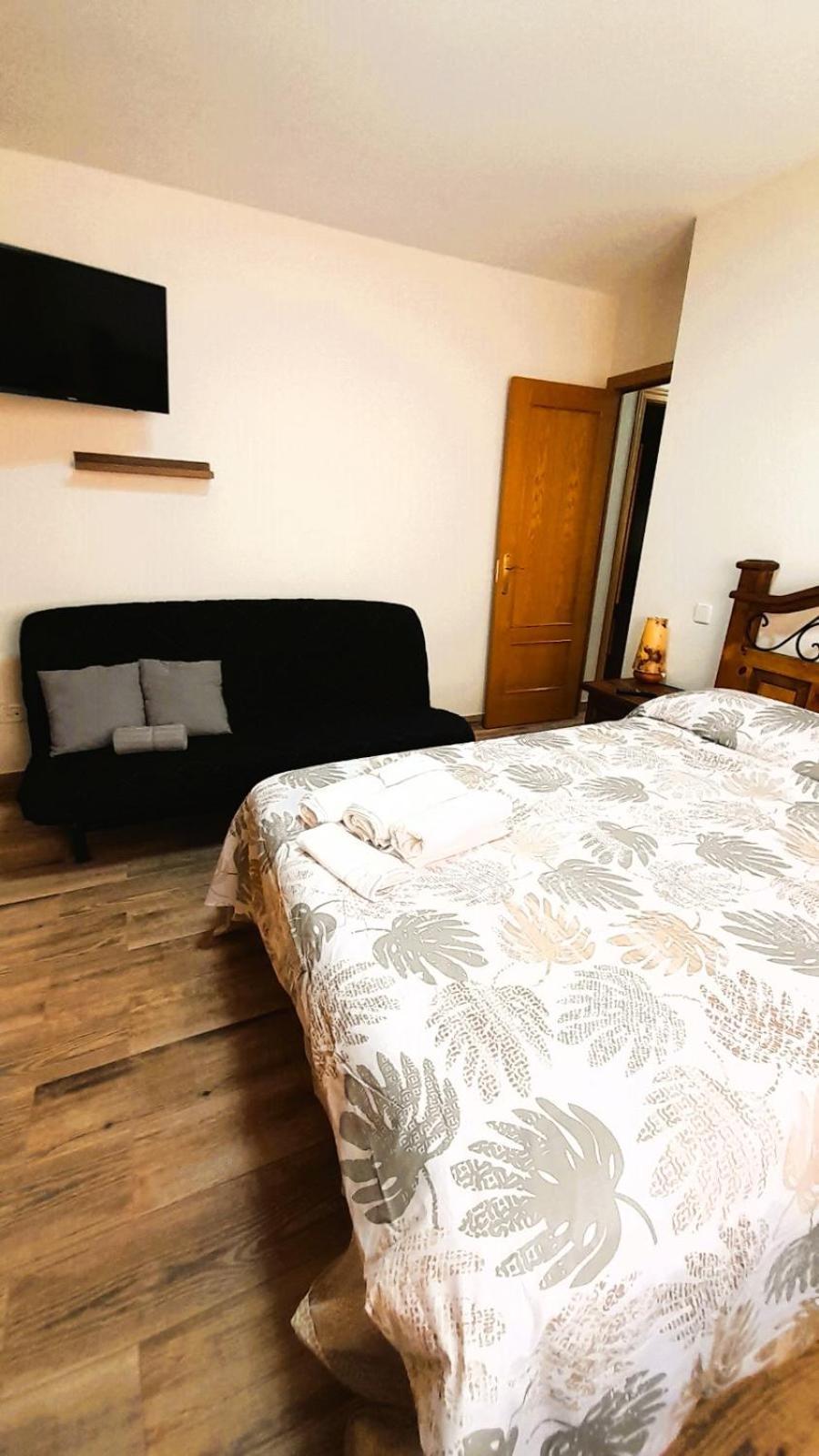 La Casona Apartment Serranillos Luaran gambar
